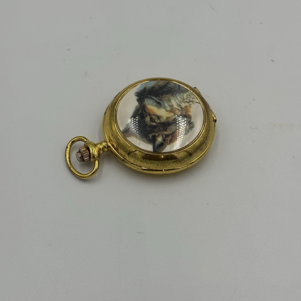 Vintage Gold Tone Wolf Painting Pocket Watch‎ - Untested - Picture 3 of 5